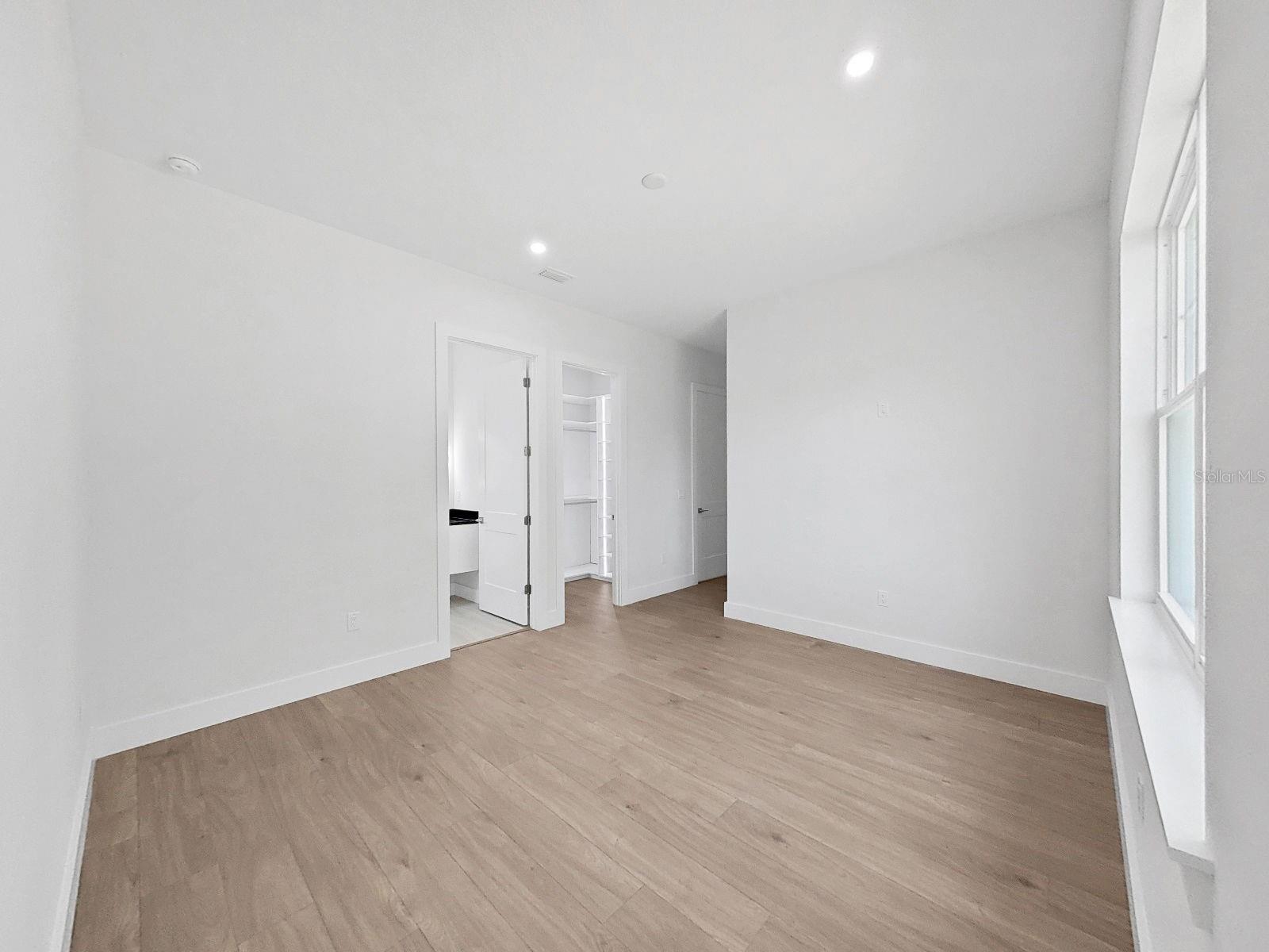 Listing photo id 30 for 4748 Hickory Oak Drive