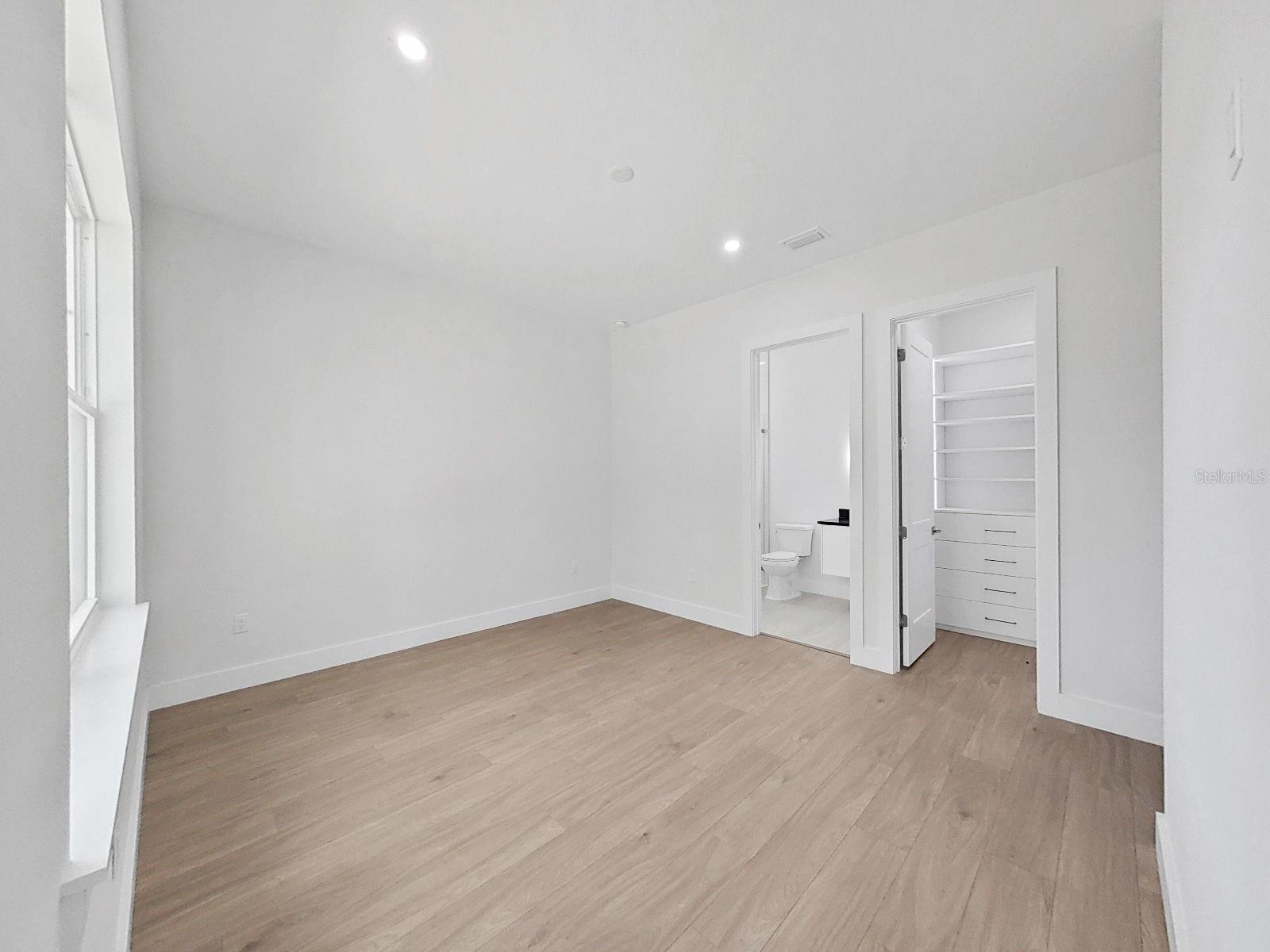 Listing photo id 31 for 4748 Hickory Oak Drive