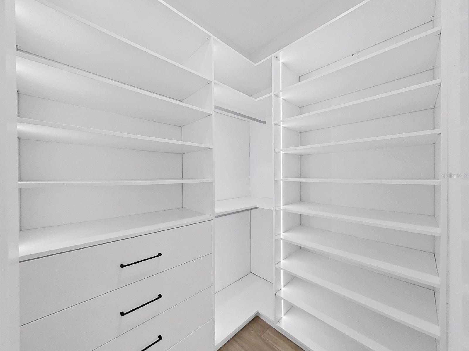 Listing photo id 32 for 4748 Hickory Oak Drive