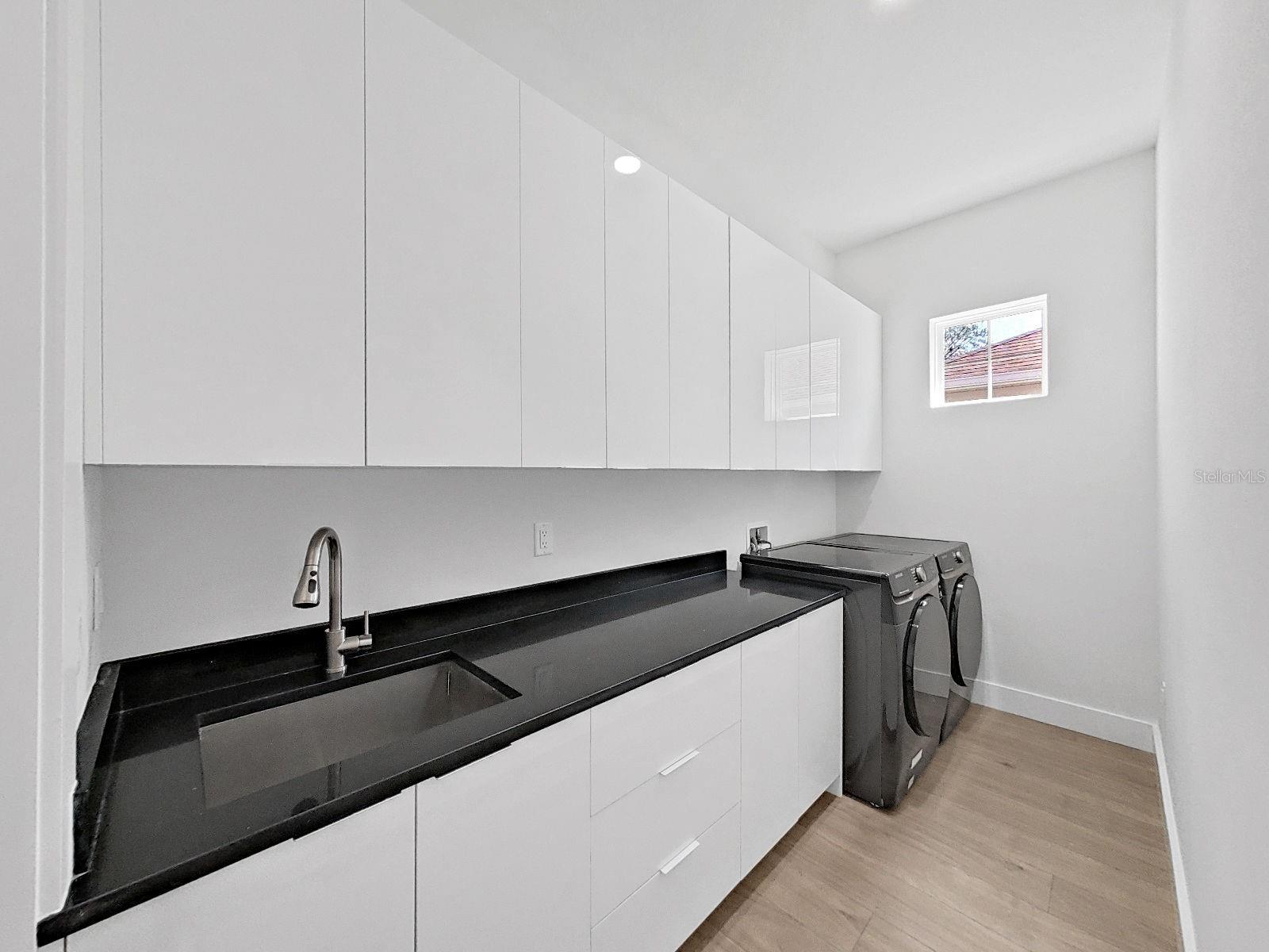 Listing photo id 34 for 4748 Hickory Oak Drive