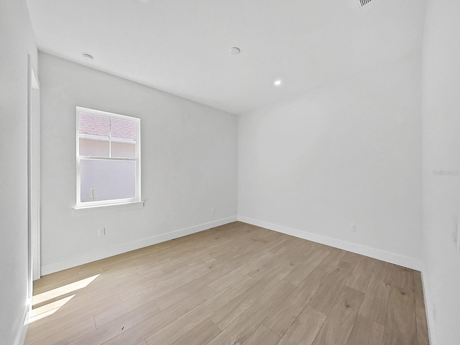 Listing photo id 36 for 4748 Hickory Oak Drive