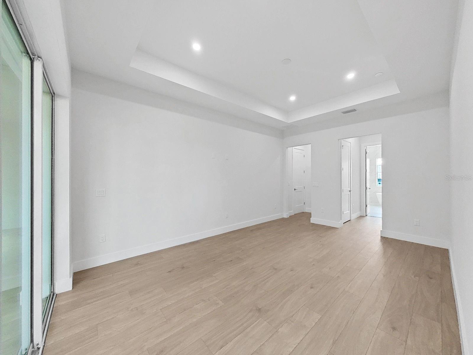 Listing photo id 40 for 4748 Hickory Oak Drive