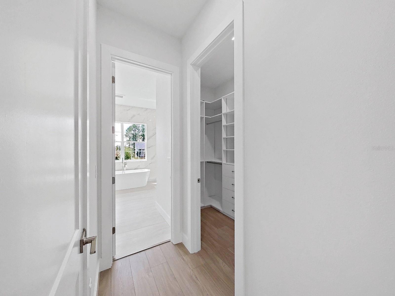 Listing photo id 42 for 4748 Hickory Oak Drive