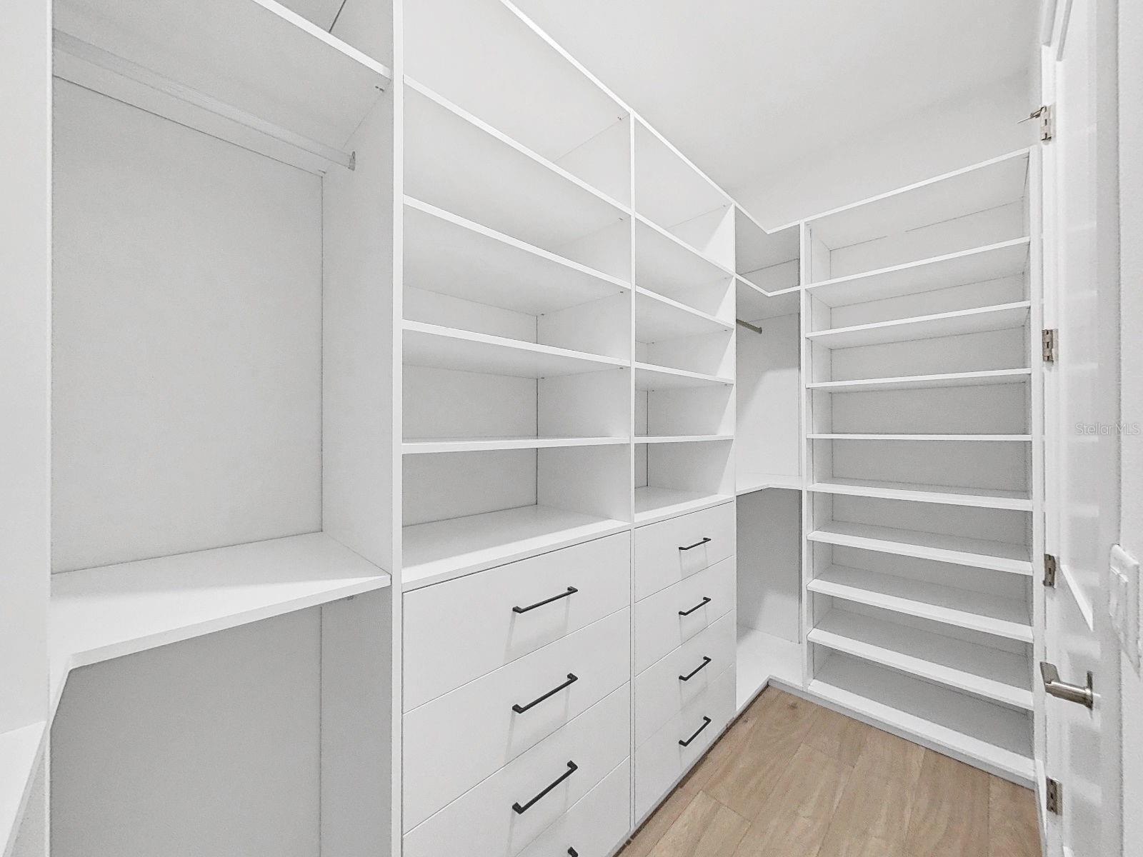 Listing photo id 43 for 4748 Hickory Oak Drive