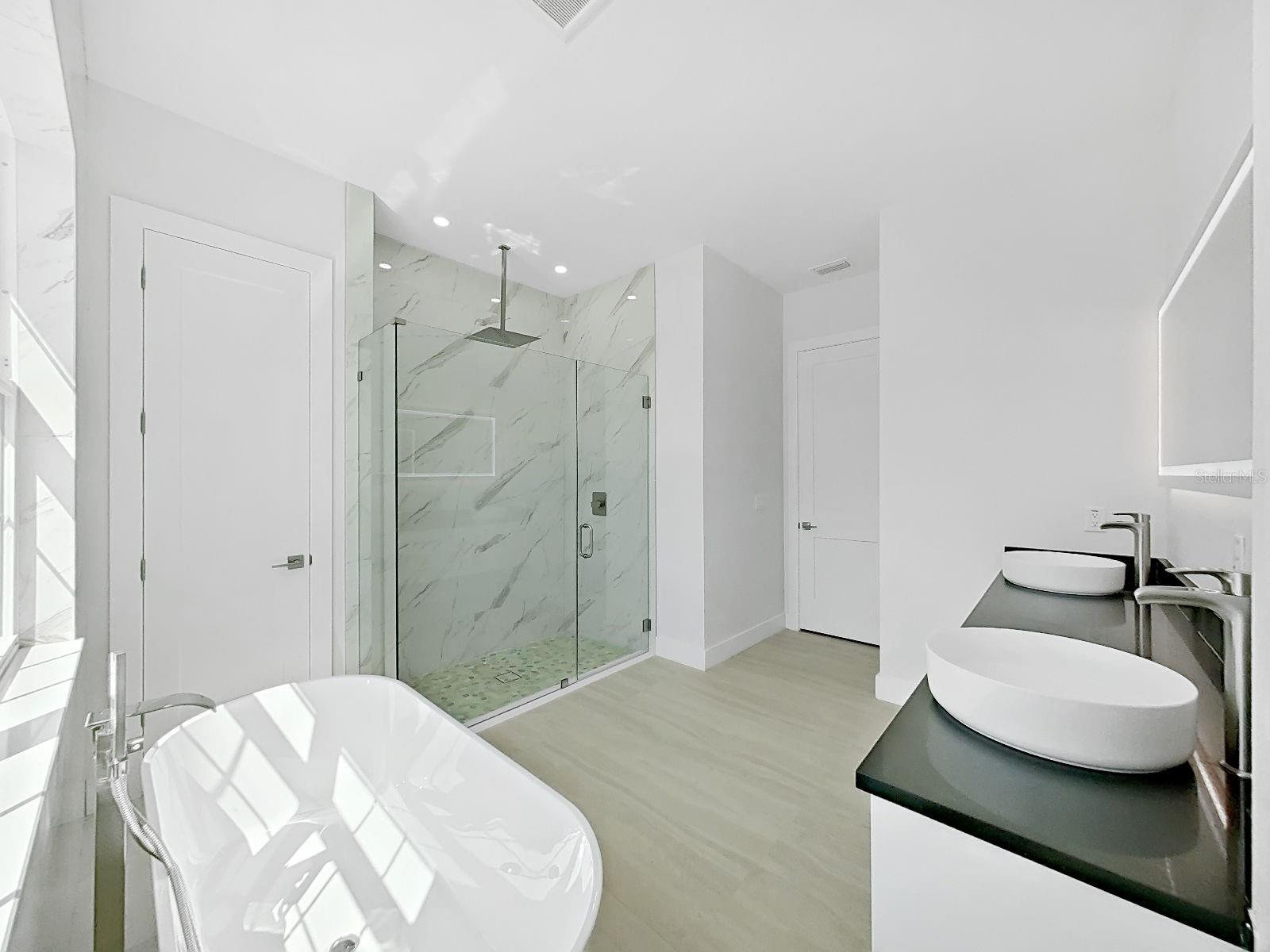 Listing photo id 46 for 4748 Hickory Oak Drive