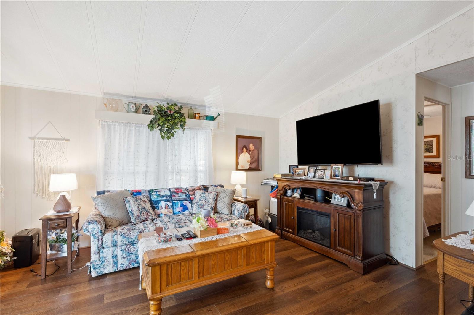 Image 15 of 47 For 37827 Mission Hills Avenue