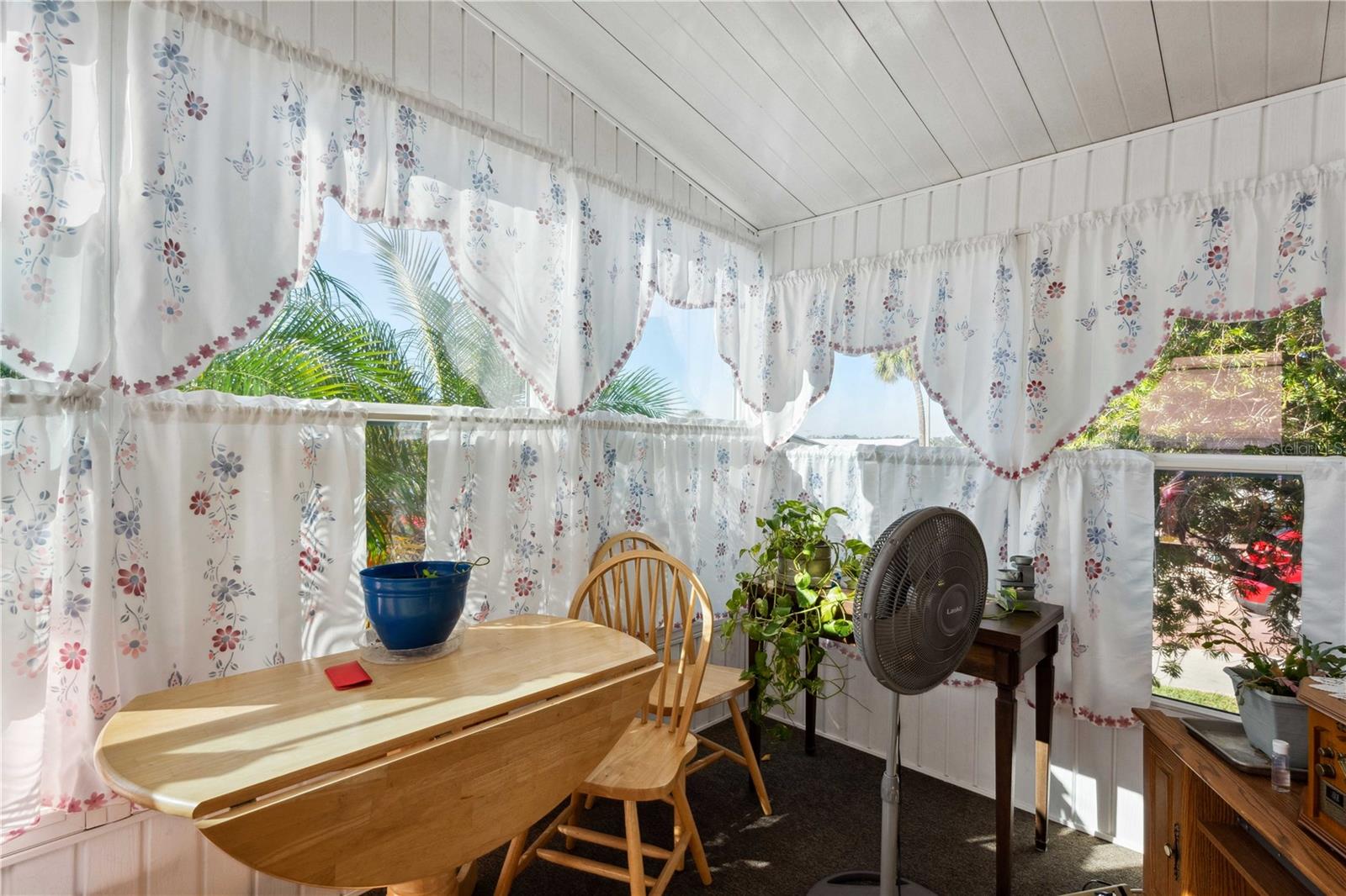 Image 17 of 47 For 37827 Mission Hills Avenue