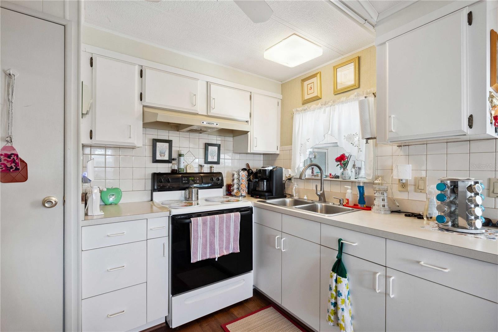 Image 7 of 47 For 37827 Mission Hills Avenue