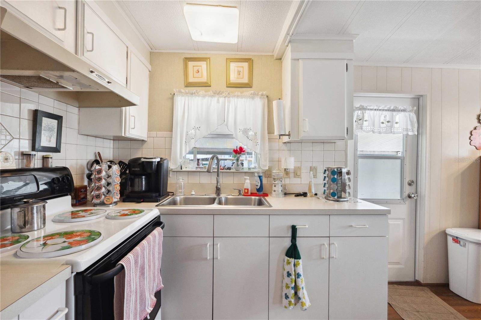 Image 8 of 47 For 37827 Mission Hills Avenue