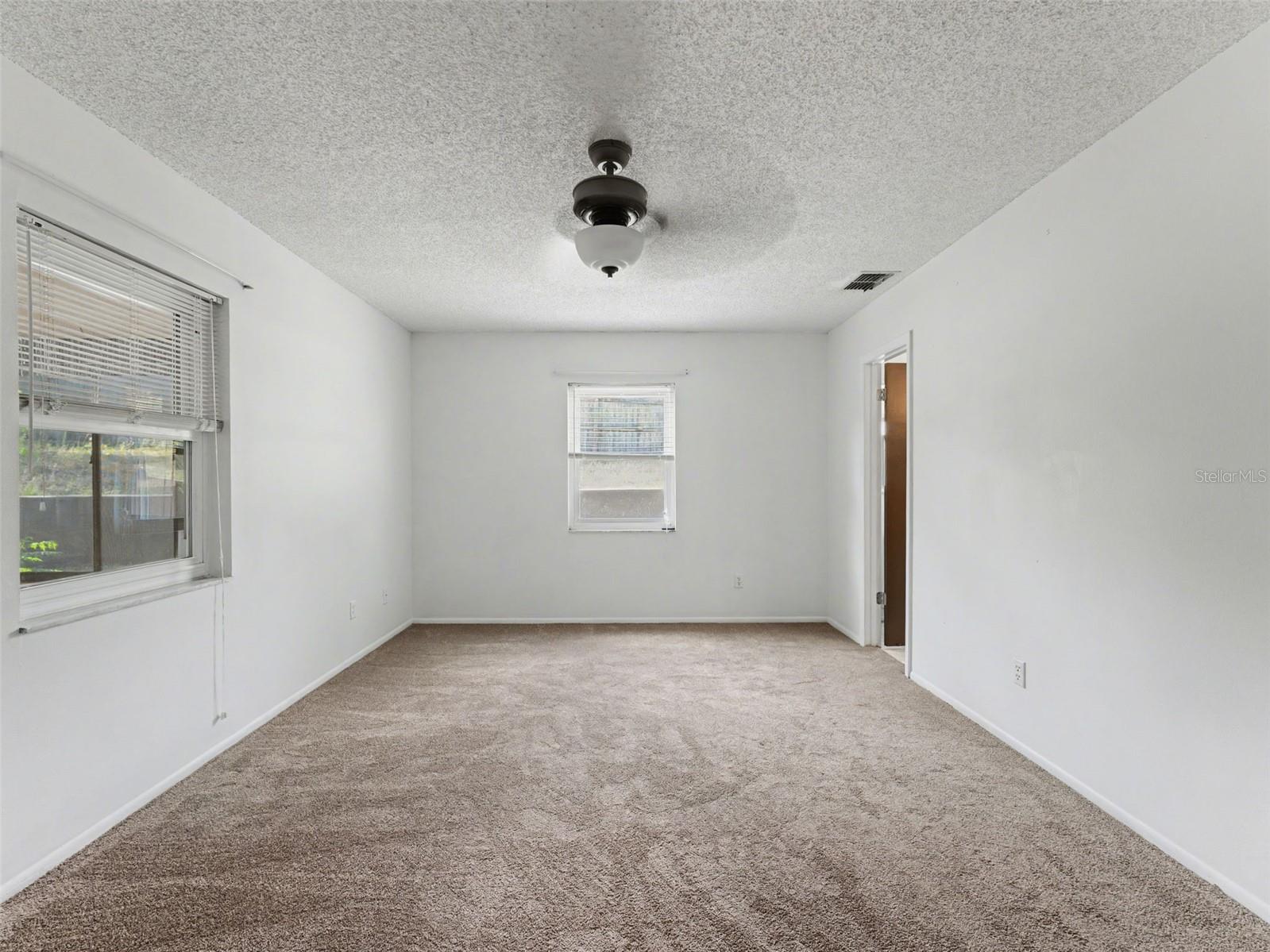 Image 32 of 80 For 130 Daroca Avenue