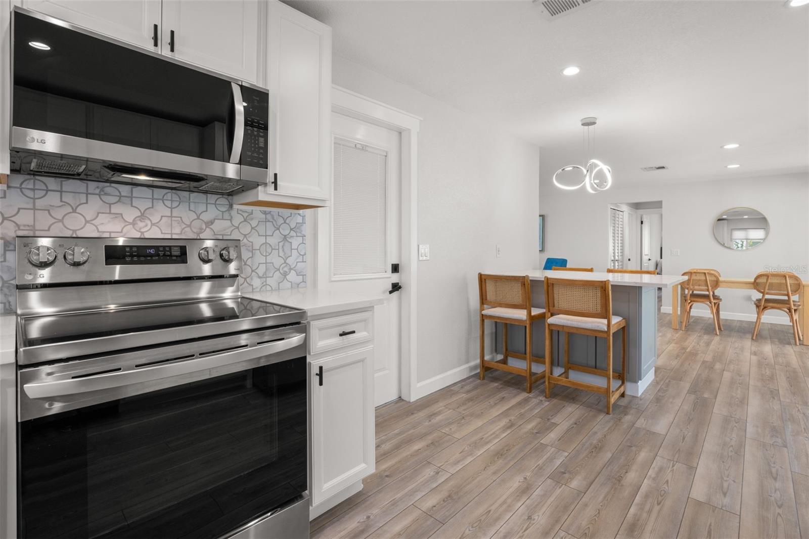 Image 12 of 38 For 331 Tralee Street