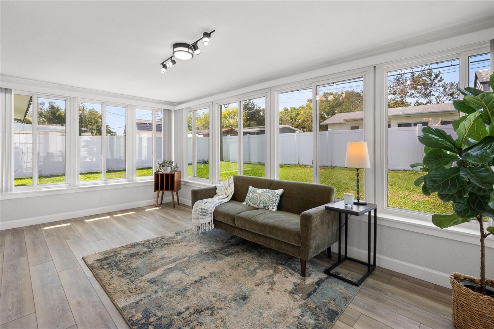 Image 16 of 38 For 331 Tralee Street