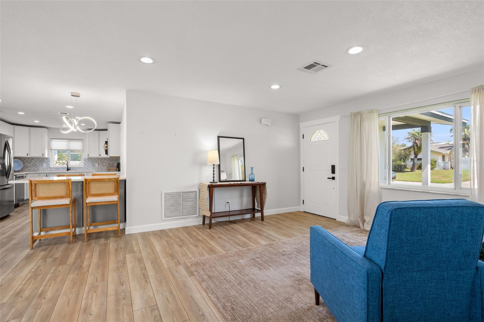 Image 6 of 38 For 331 Tralee Street