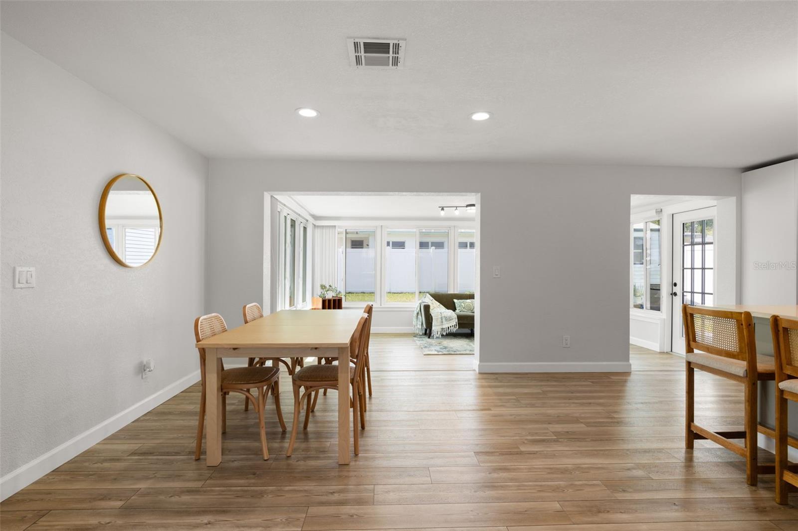 Image 8 of 38 For 331 Tralee Street