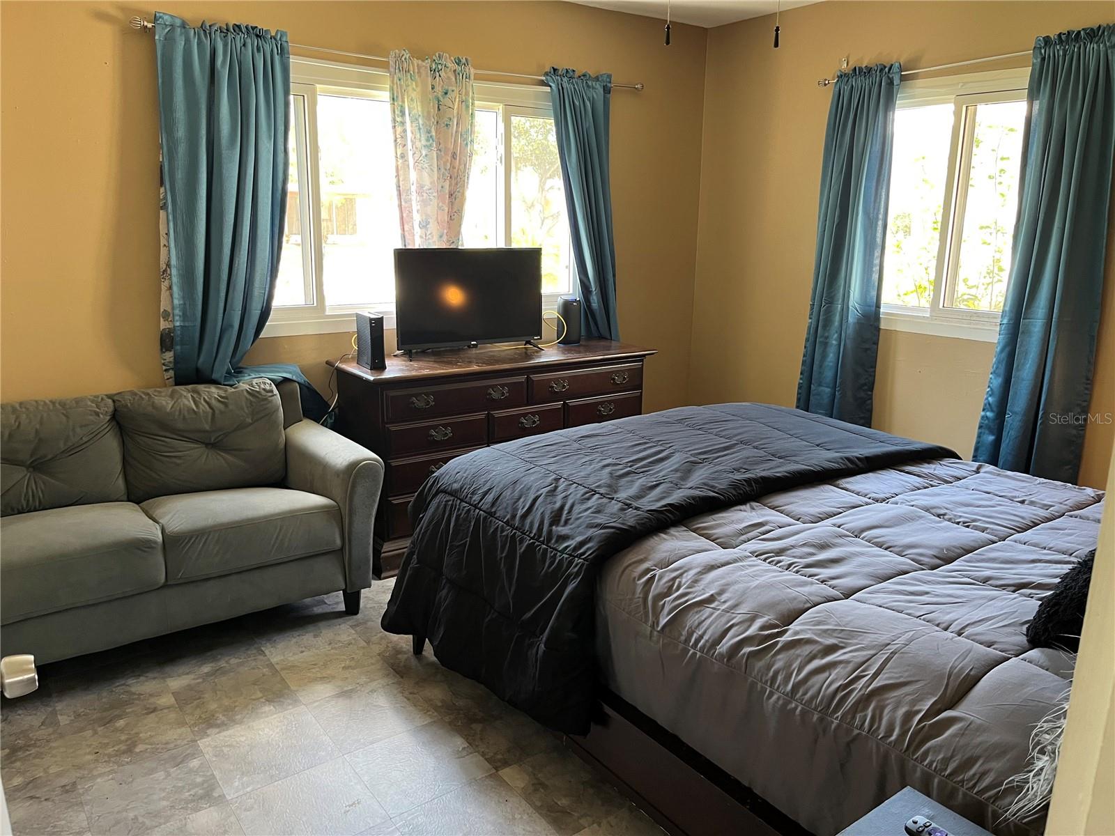 Image 12 of 20 For 10627 105th Street