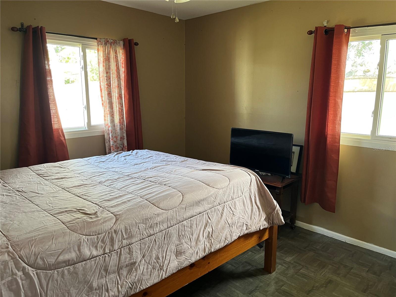 Image 13 of 20 For 10627 105th Street