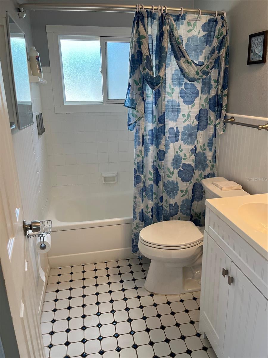 Image 8 of 20 For 10627 105th Street