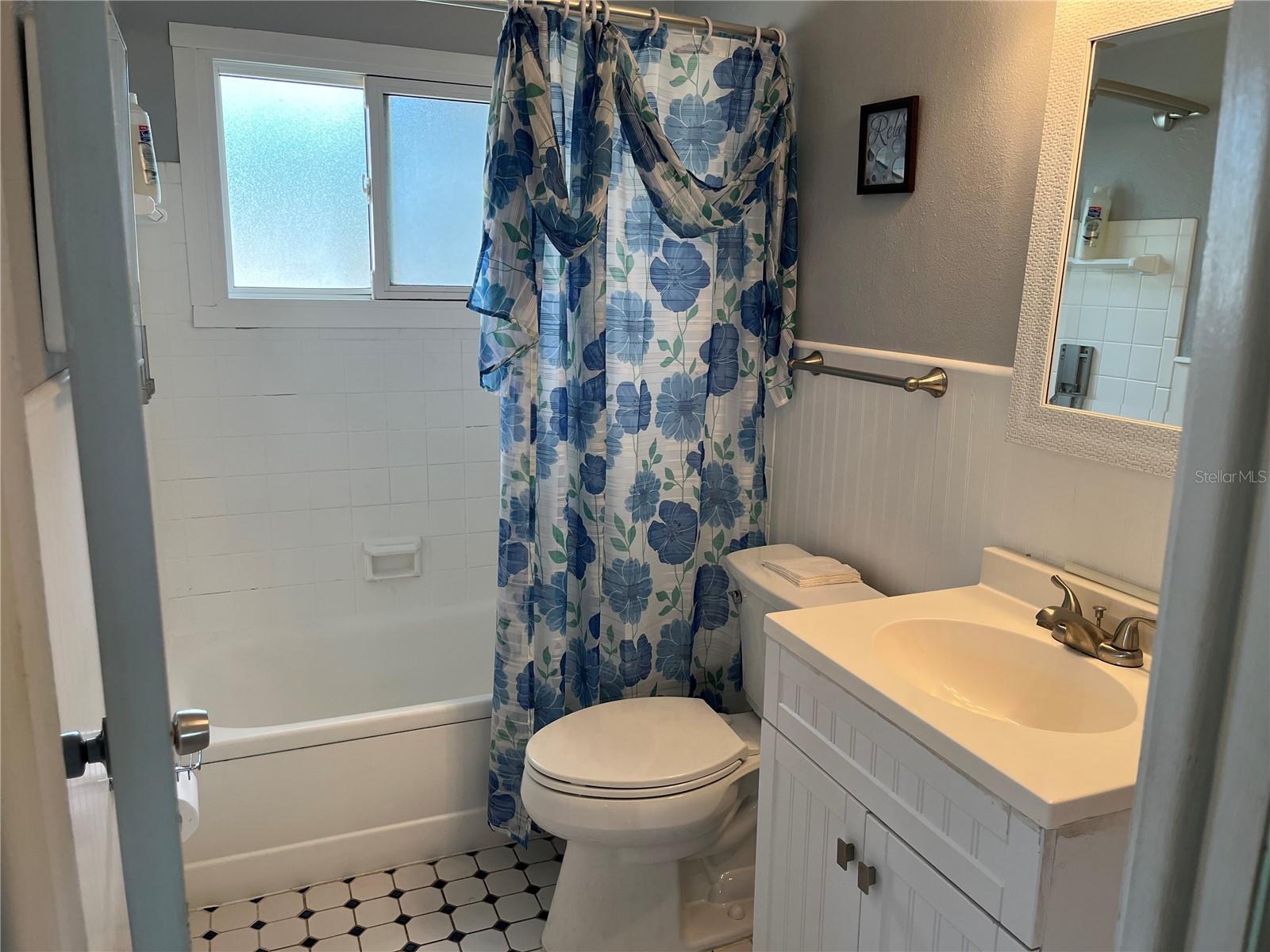 Image 9 of 20 For 10627 105th Street