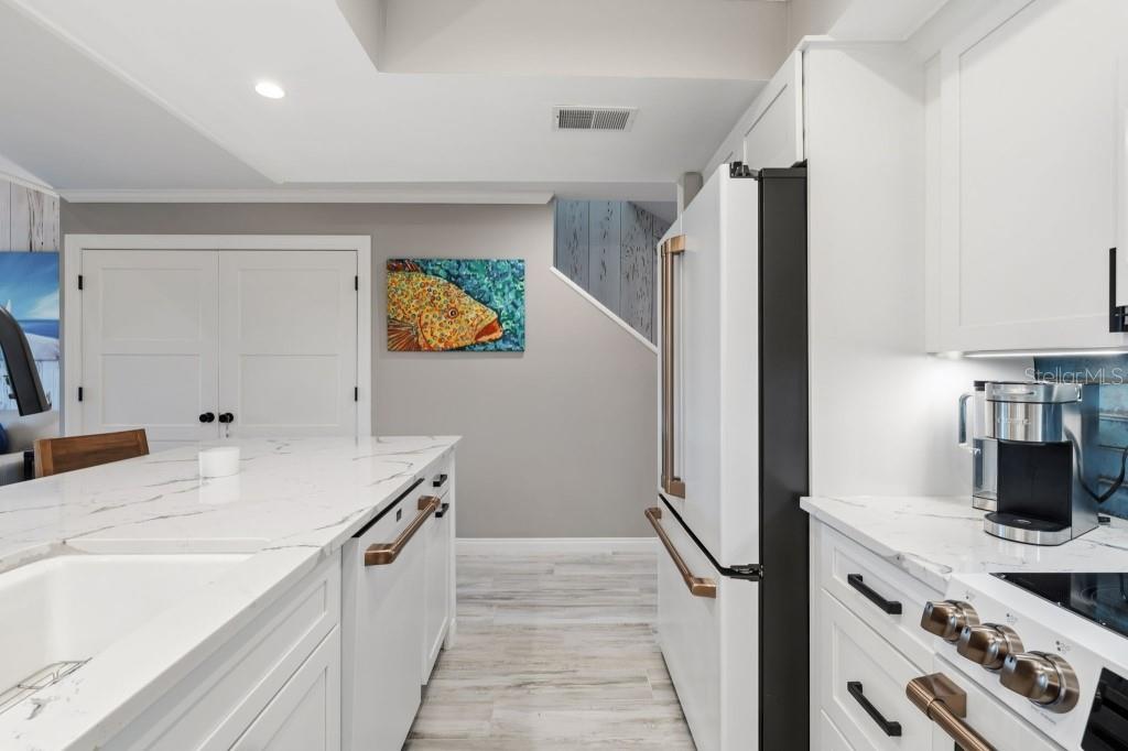 Image 9 of 64 For 2055 Gulf Of Mexico Drive G2-213