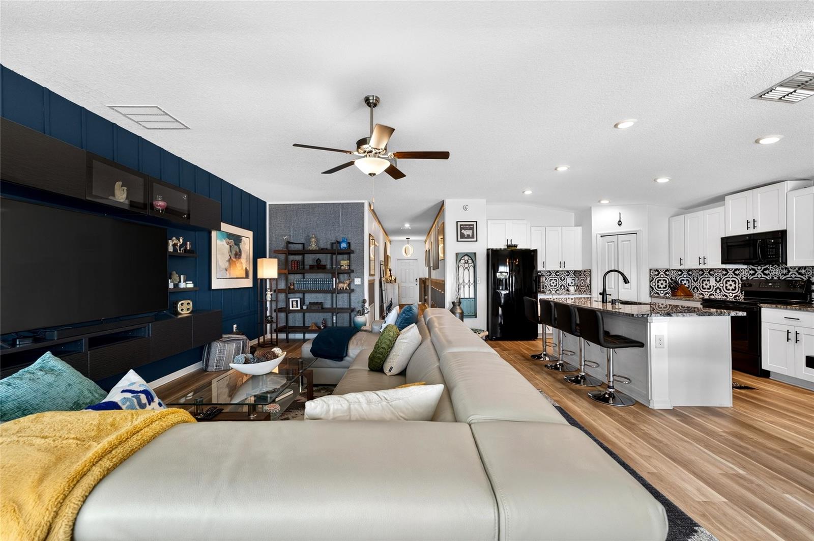 Image 21 of 78 For 3713 Romano Busciglio Street