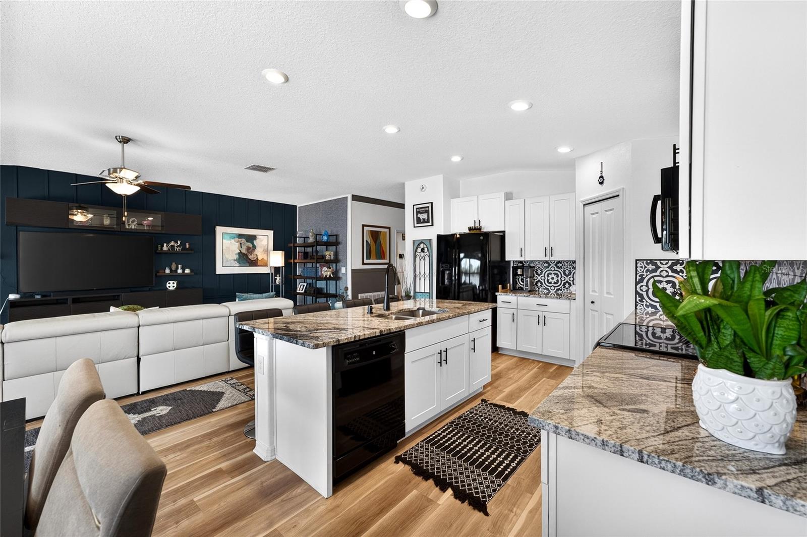 Image 27 of 78 For 3713 Romano Busciglio Street