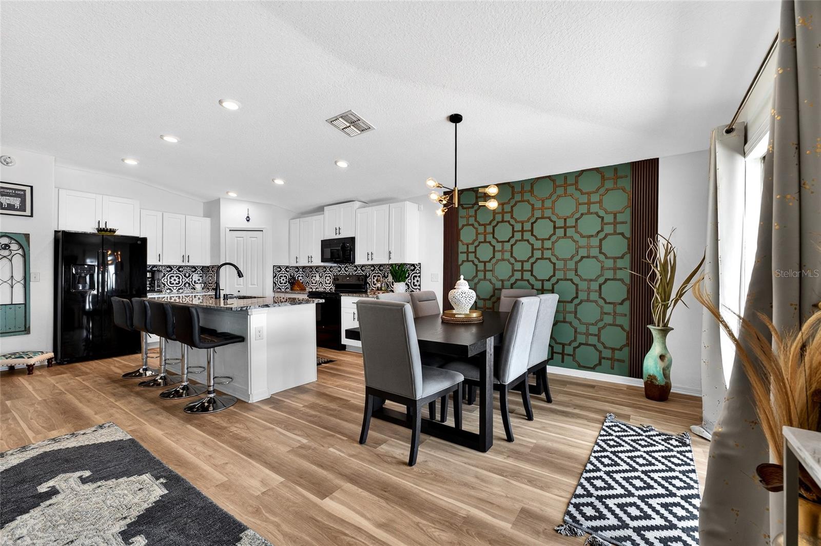 Image 28 of 78 For 3713 Romano Busciglio Street