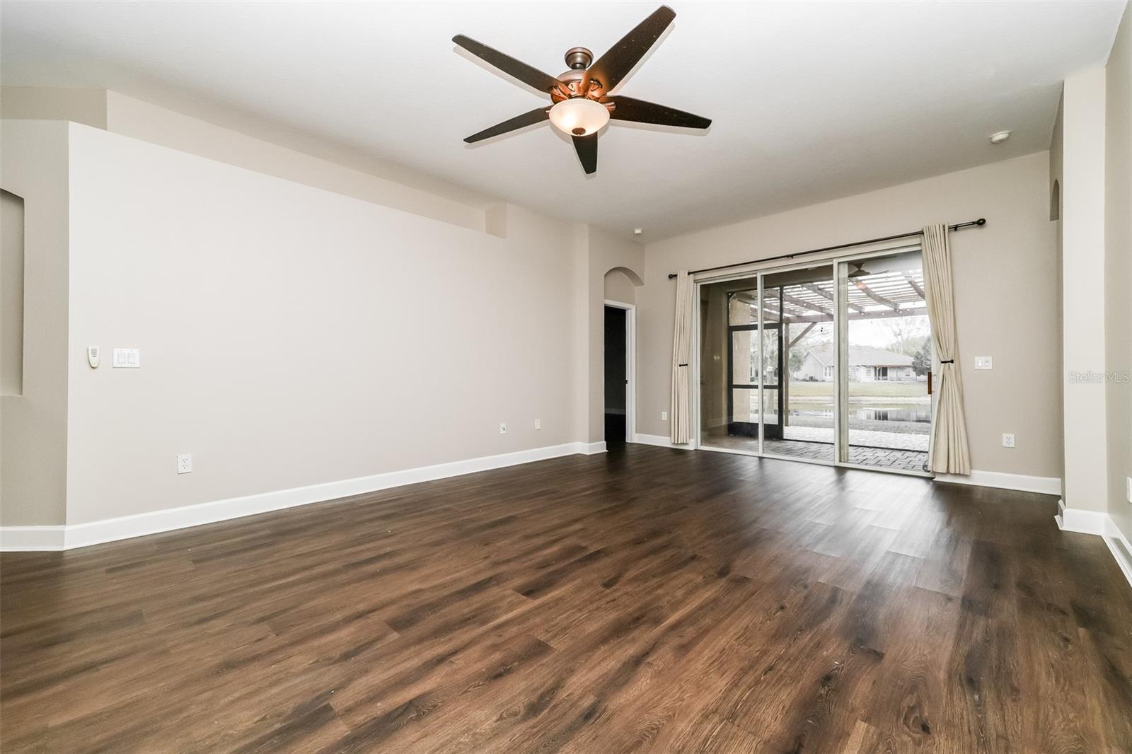 Image 11 of 39 For 8214 Lagerfeld Drive