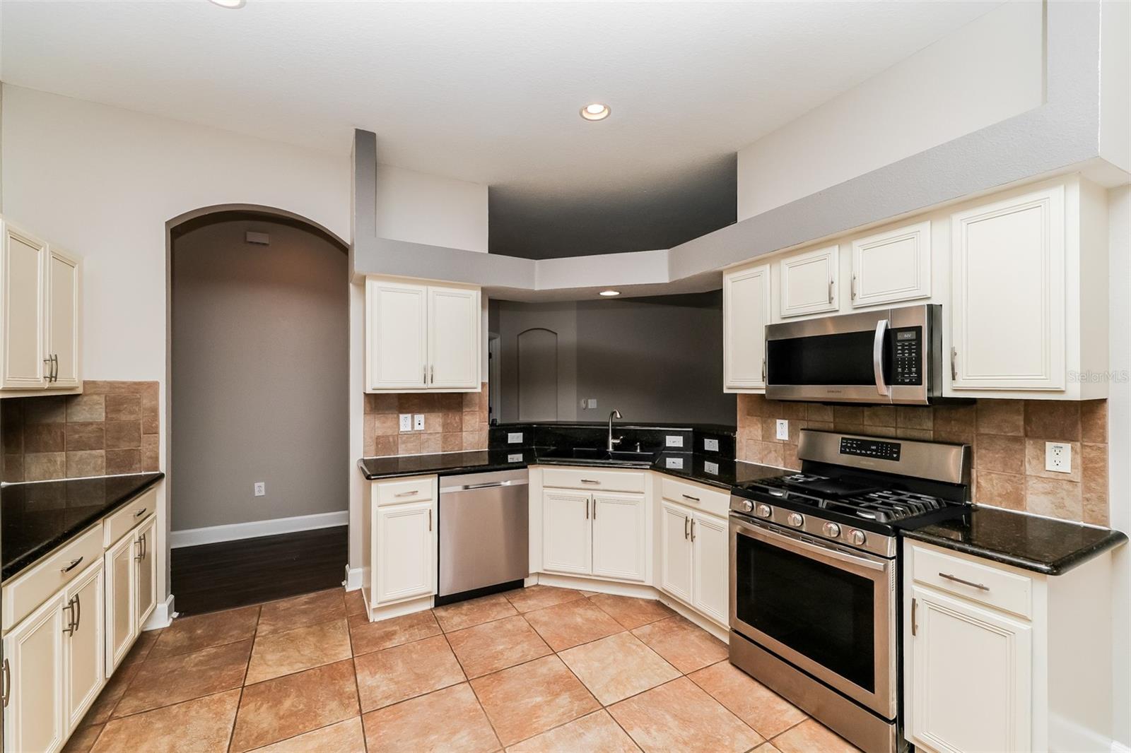 Image 13 of 39 For 8214 Lagerfeld Drive