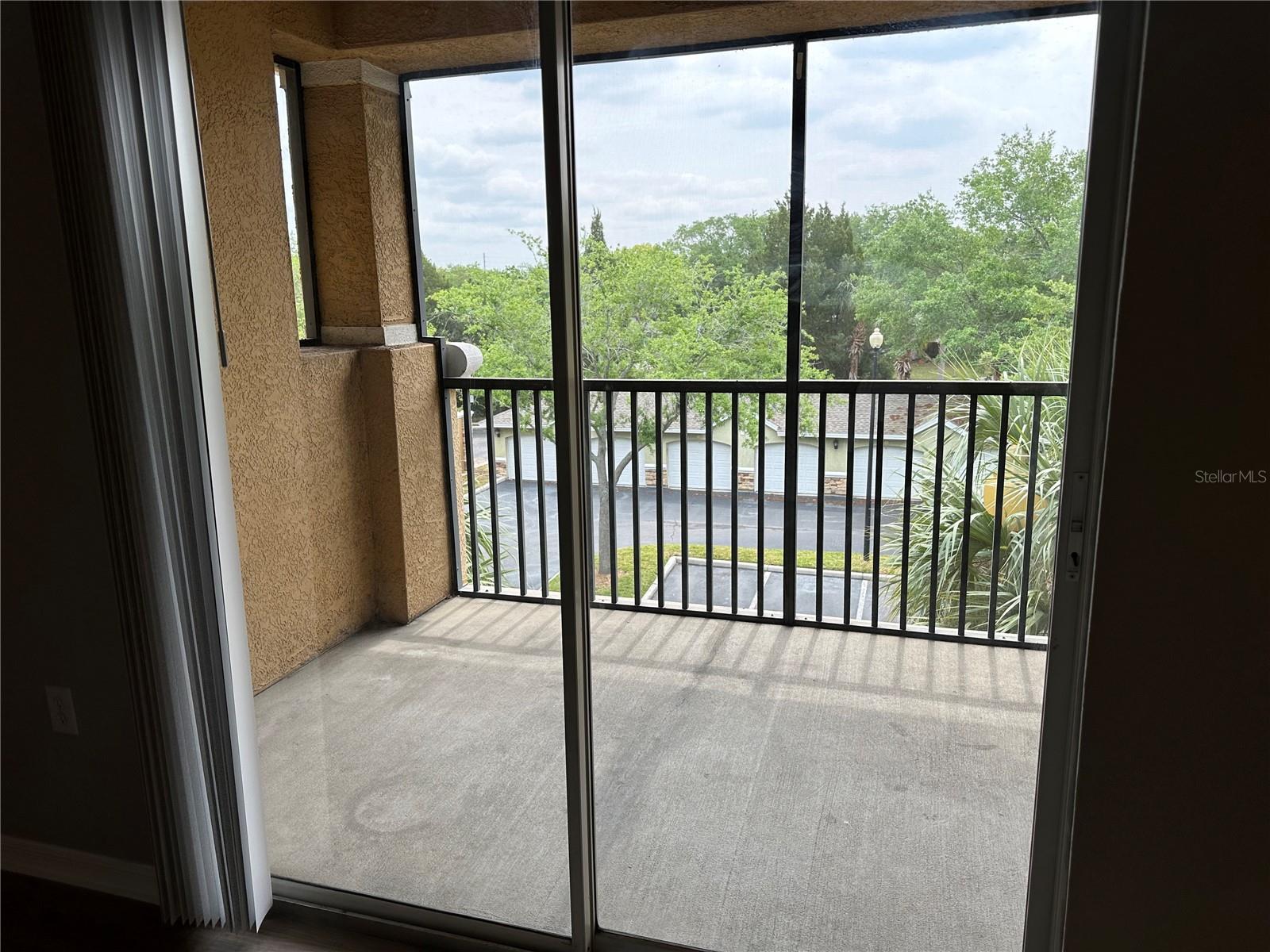 Image 20 of 21 For 2407 Courtney Meadows Court 302