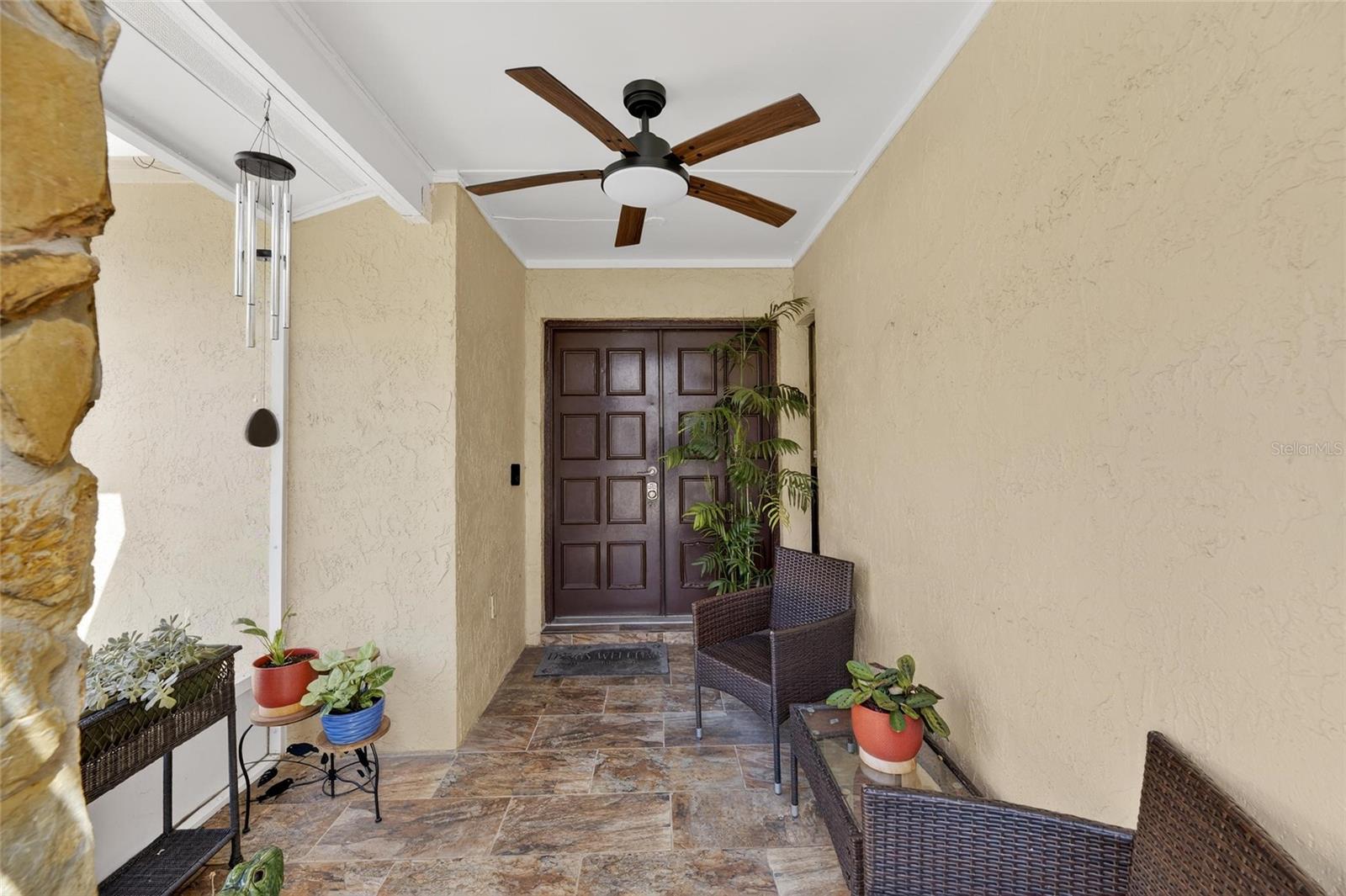Listing photo id 2 for 522 Wynnwood Drive