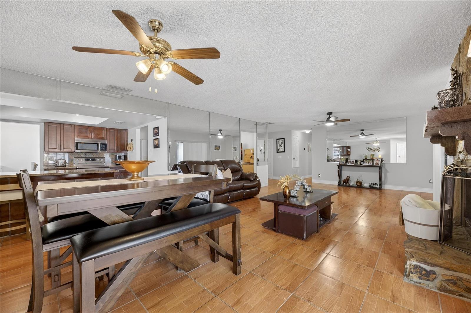 Listing photo id 4 for 522 Wynnwood Drive