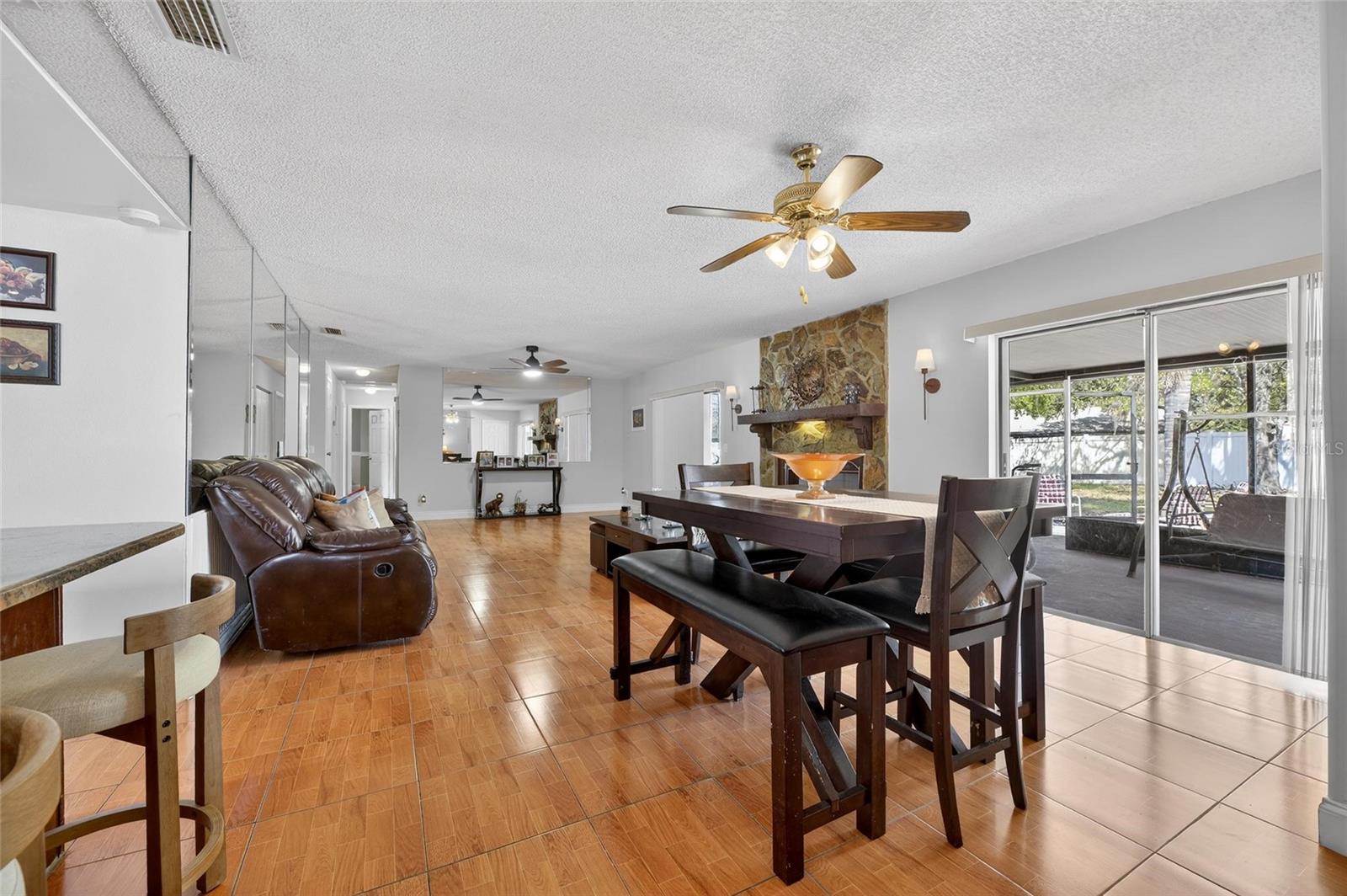 Listing photo id 5 for 522 Wynnwood Drive