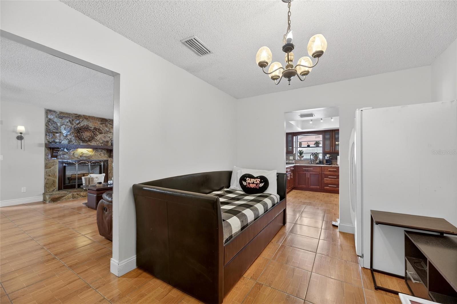 Listing photo id 6 for 522 Wynnwood Drive