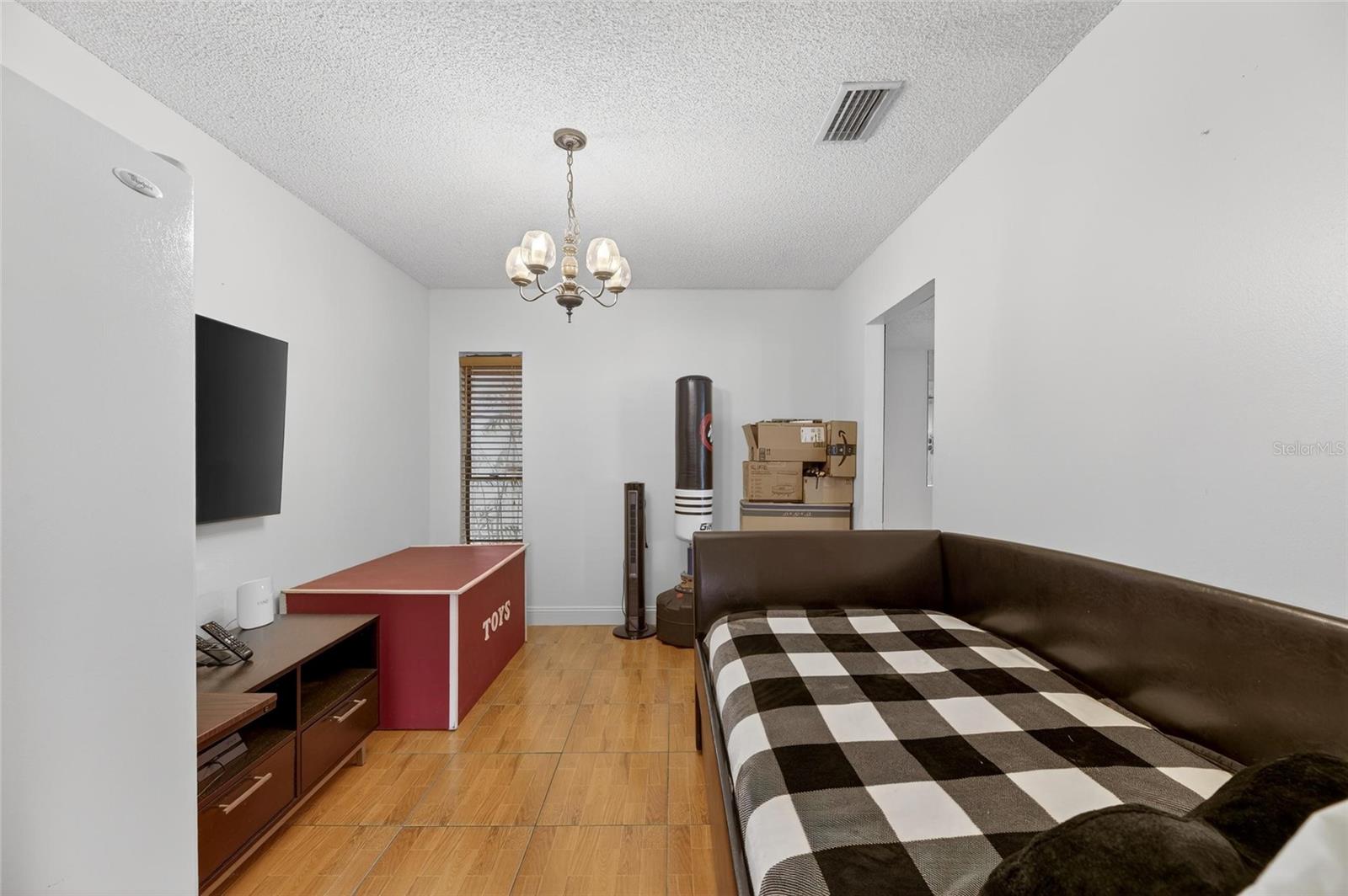 Listing photo id 7 for 522 Wynnwood Drive