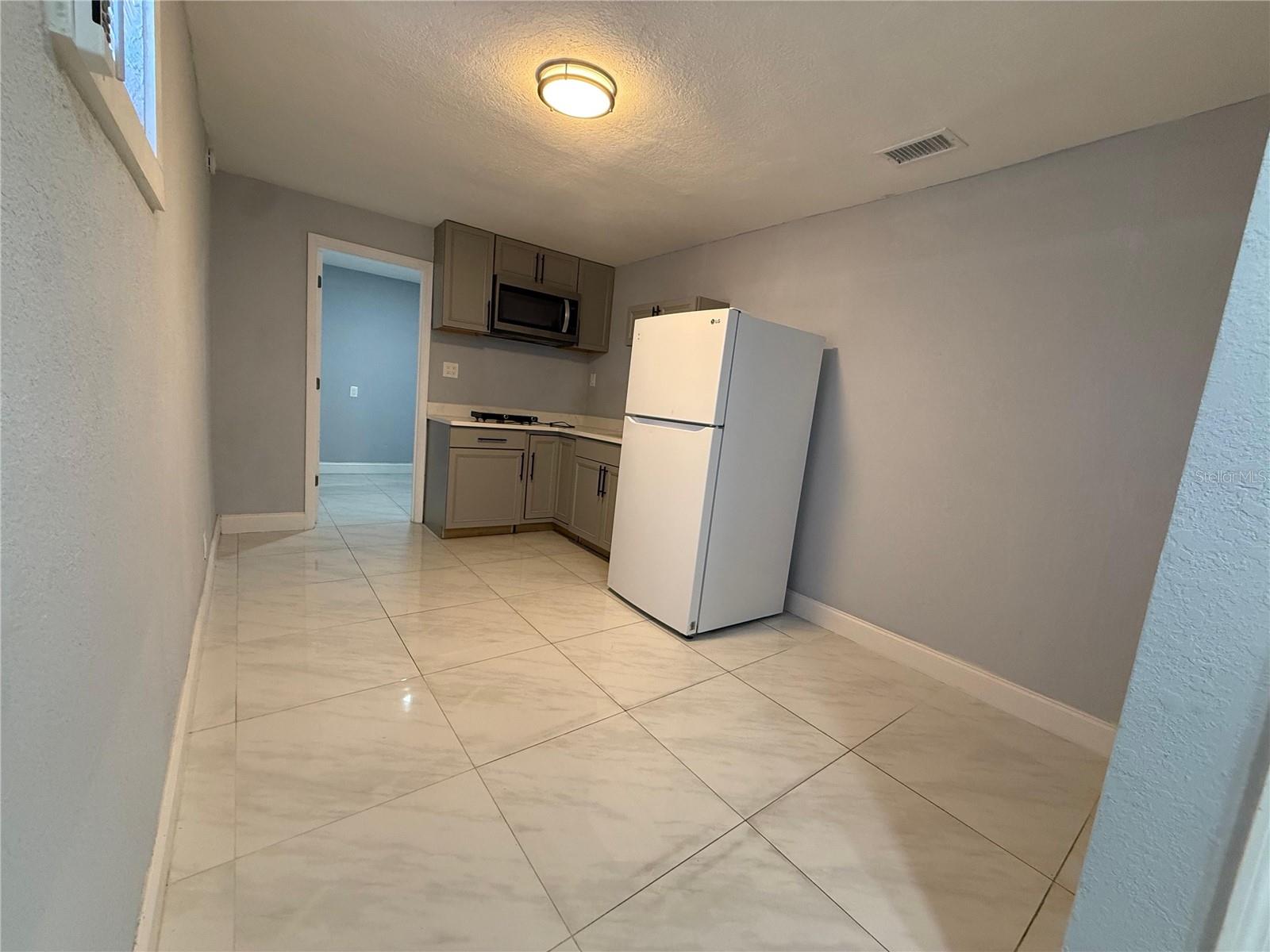 Image 6 of 14 For 8204 Dahlia Avenue