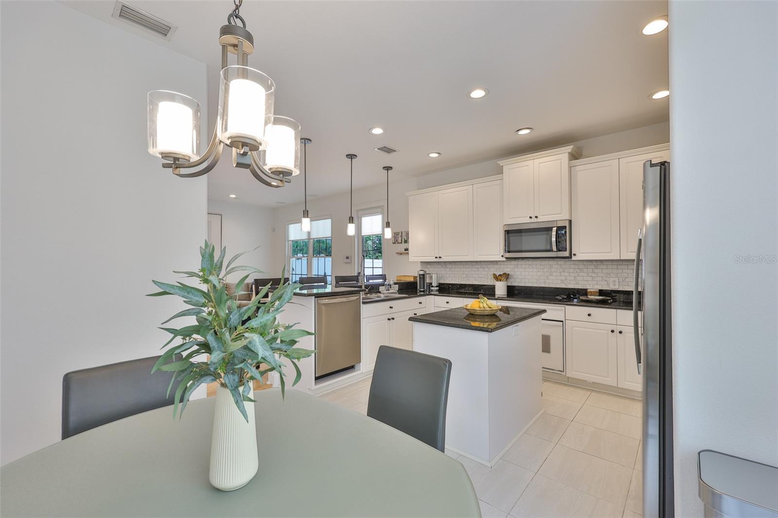 Image 16 of 47 For 3925 Vasconia Street