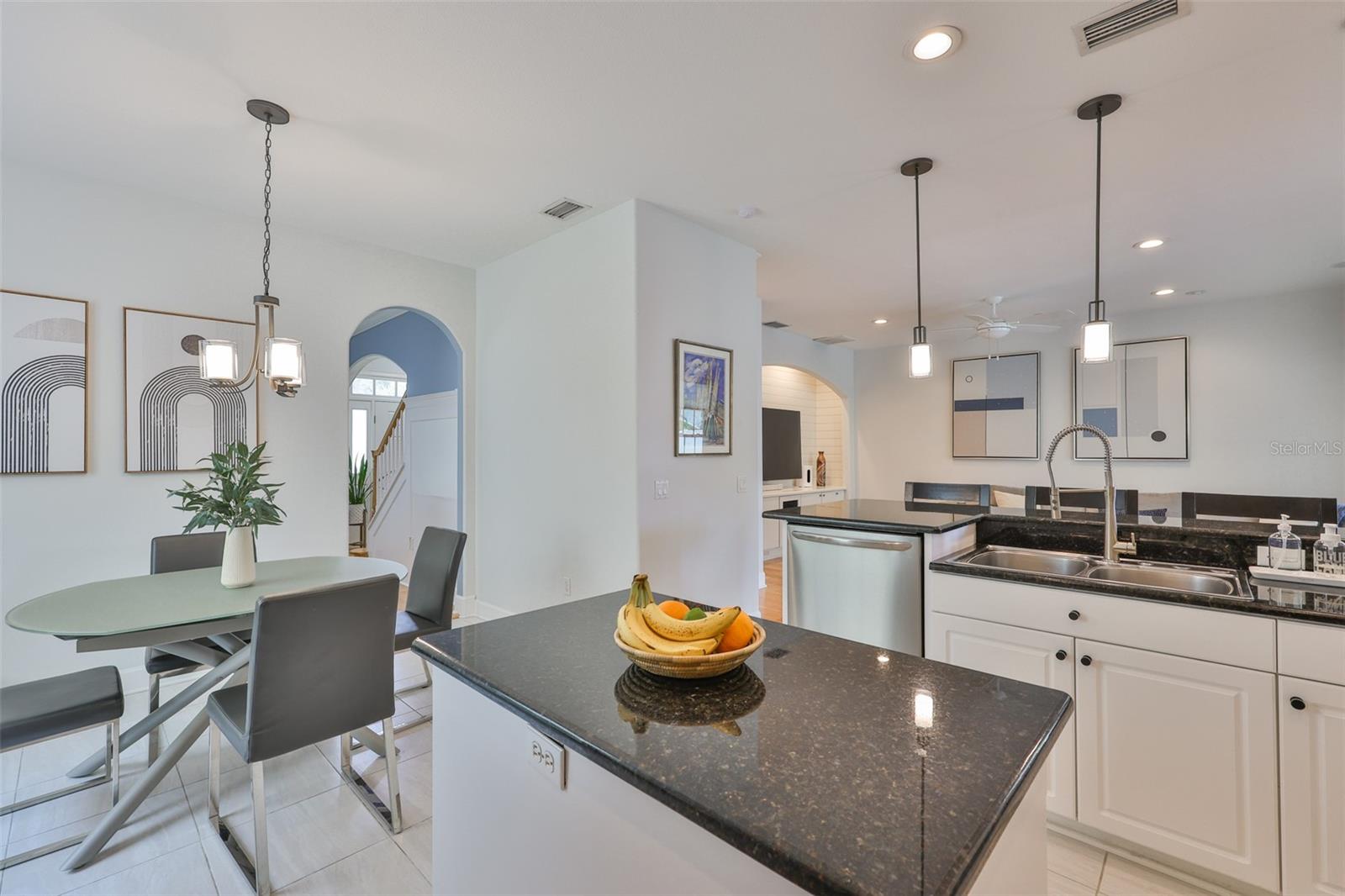 Image 18 of 47 For 3925 Vasconia Street