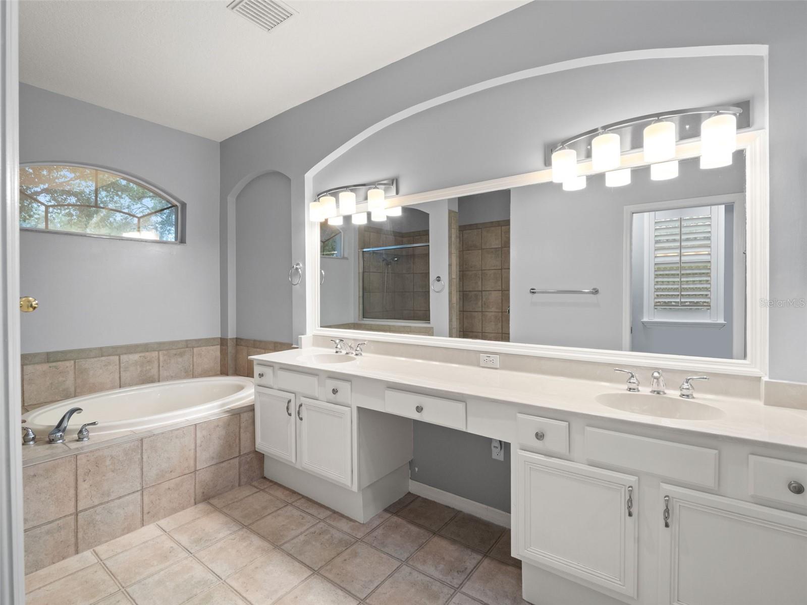 Listing photo id 30 for 17923 Arbor Greene Drive