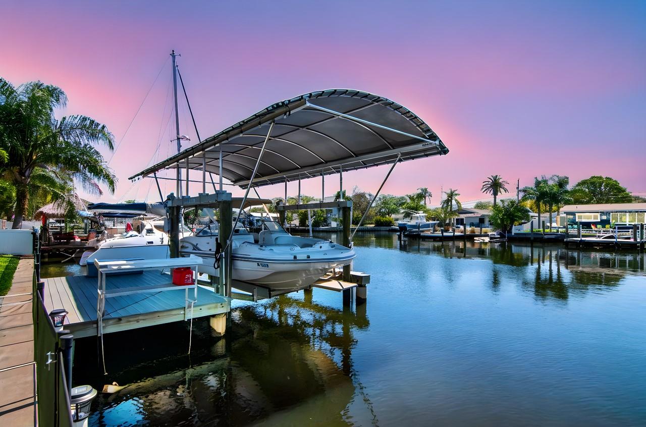 Image 17 of 70 For 372 Westwinds Drive