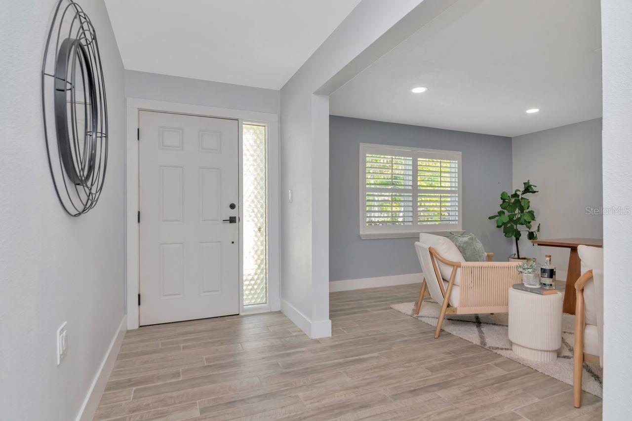 Image 18 of 70 For 372 Westwinds Drive