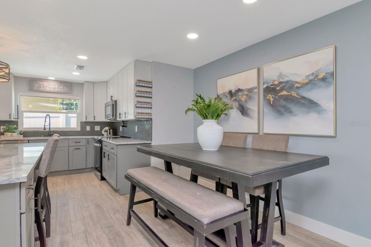 Image 22 of 70 For 372 Westwinds Drive