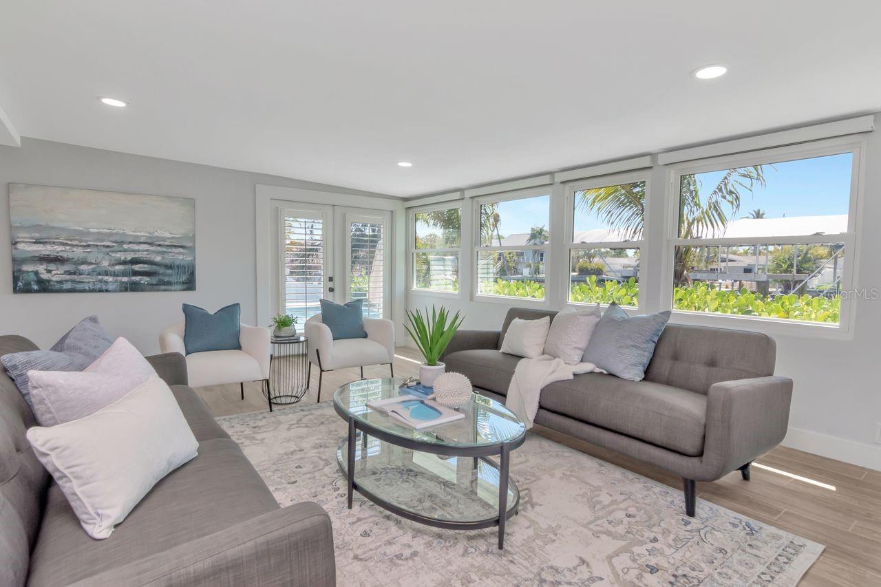 Image 8 of 70 For 372 Westwinds Drive