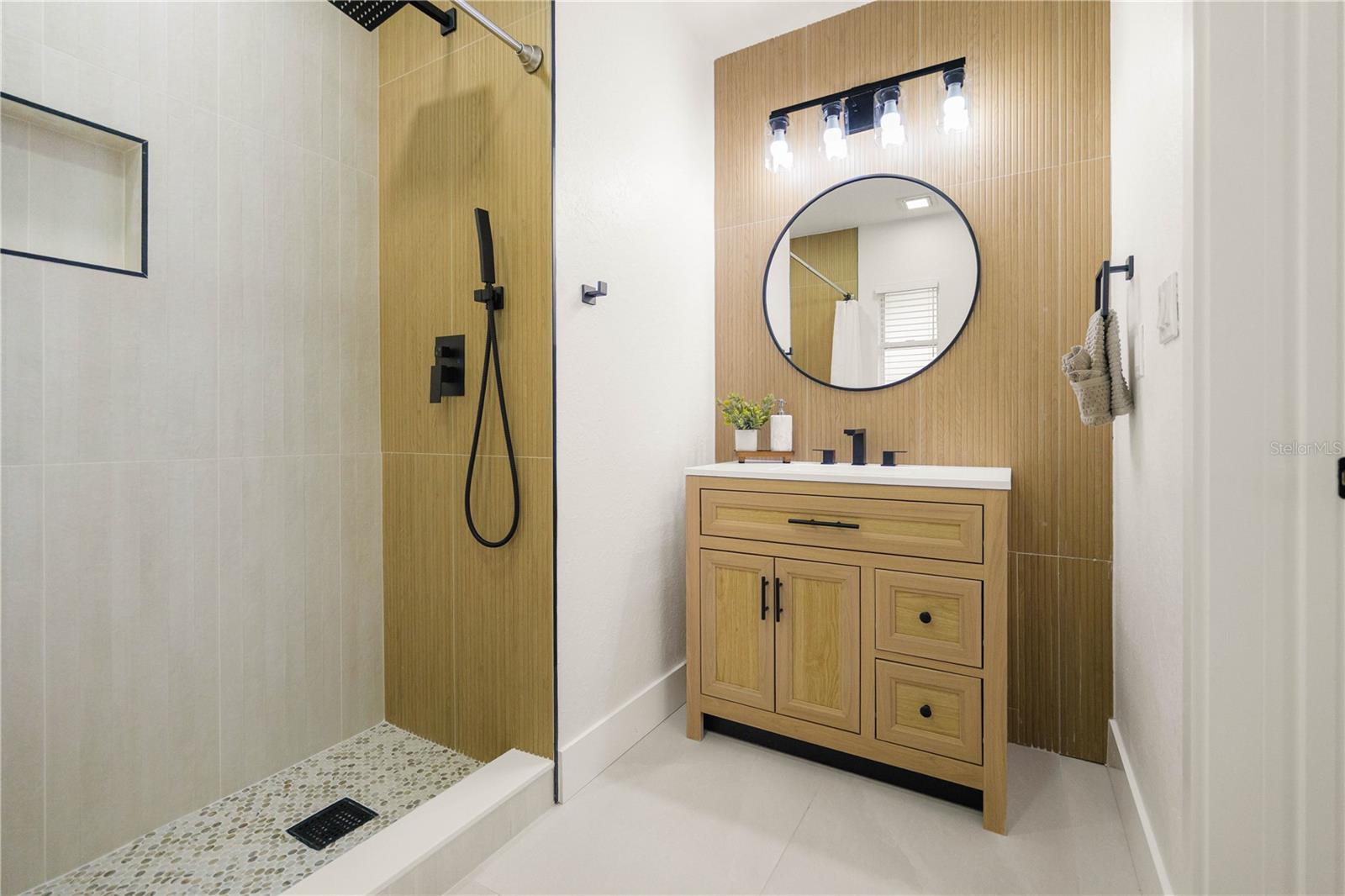 Image 17 of 44 For 1710 26th Avenue S