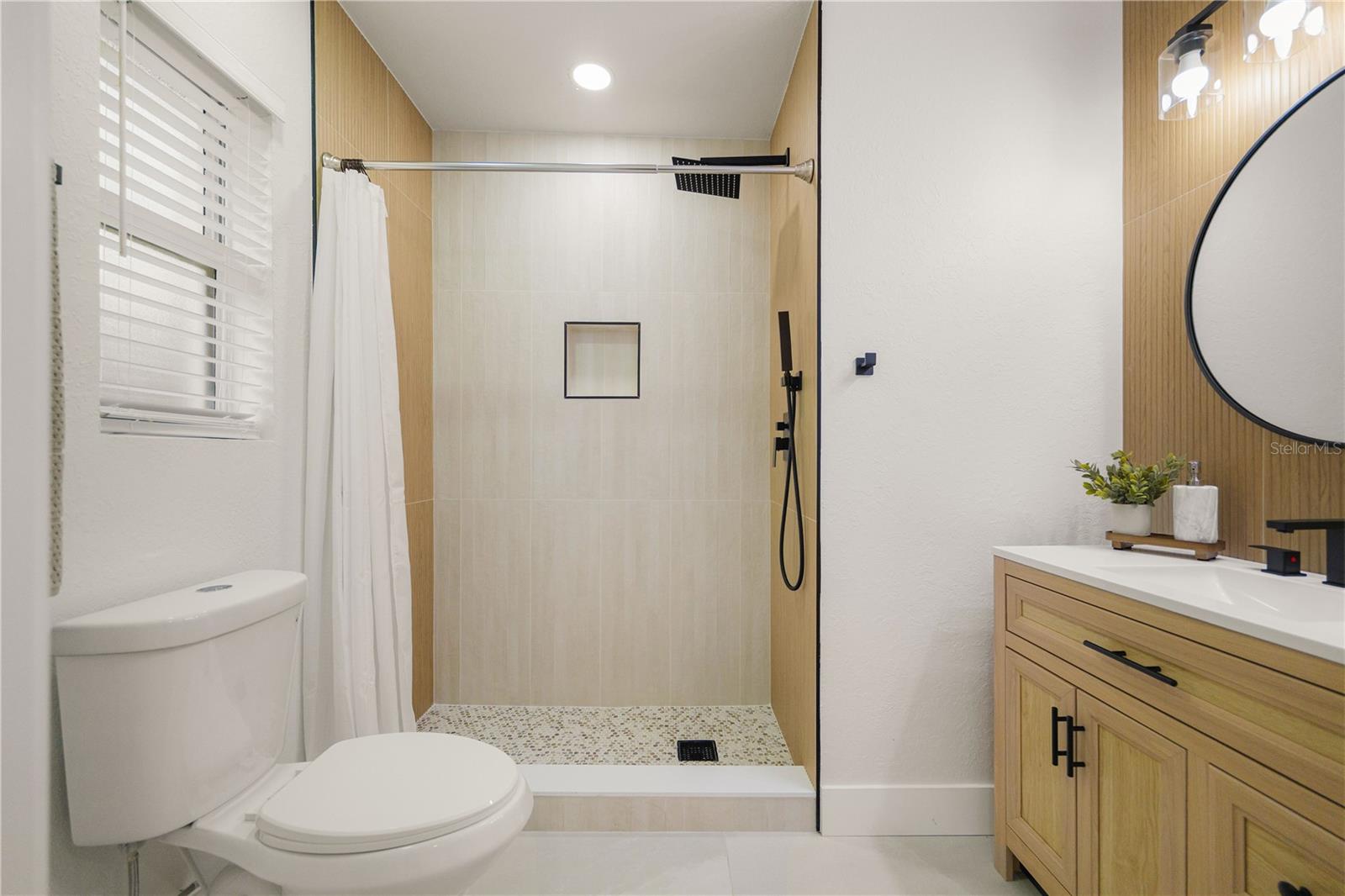 Image 18 of 44 For 1710 26th Avenue S