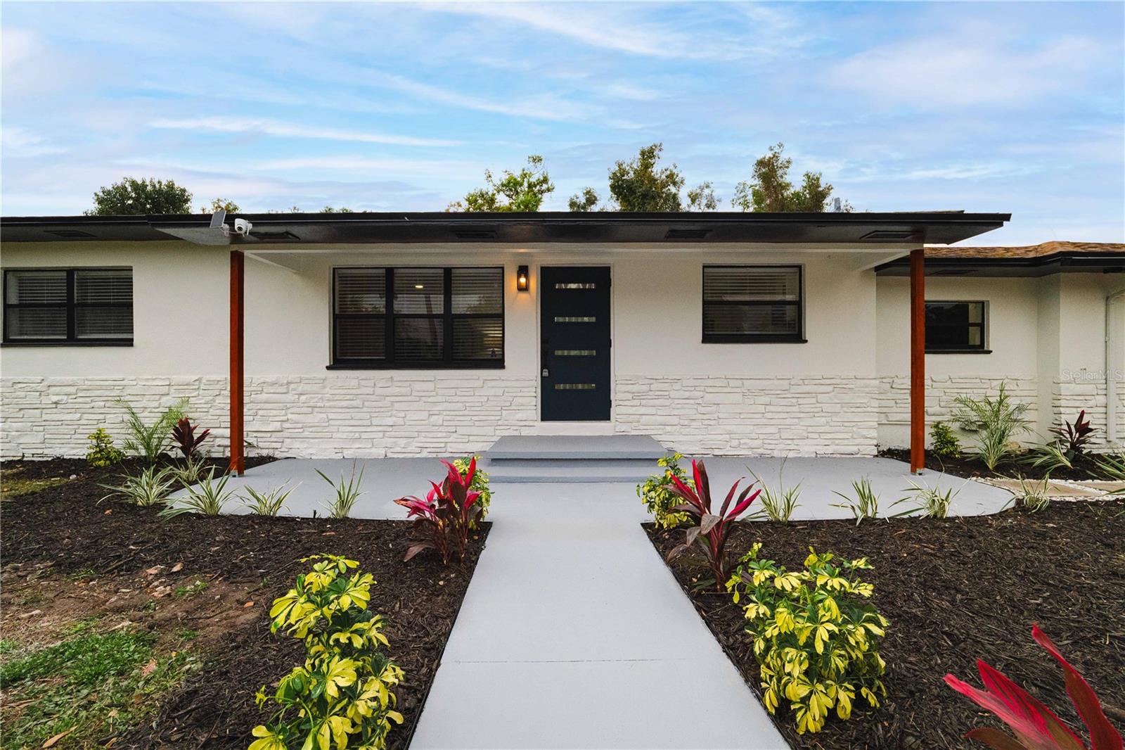 Image 2 of 44 For 1710 26th Avenue S