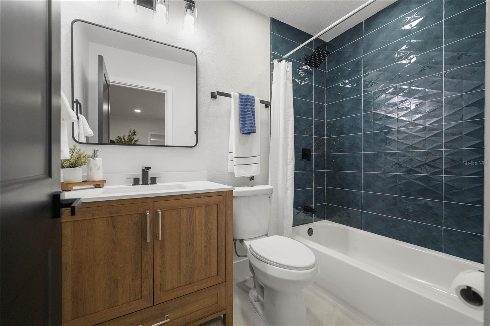 Image 24 of 44 For 1710 26th Avenue S