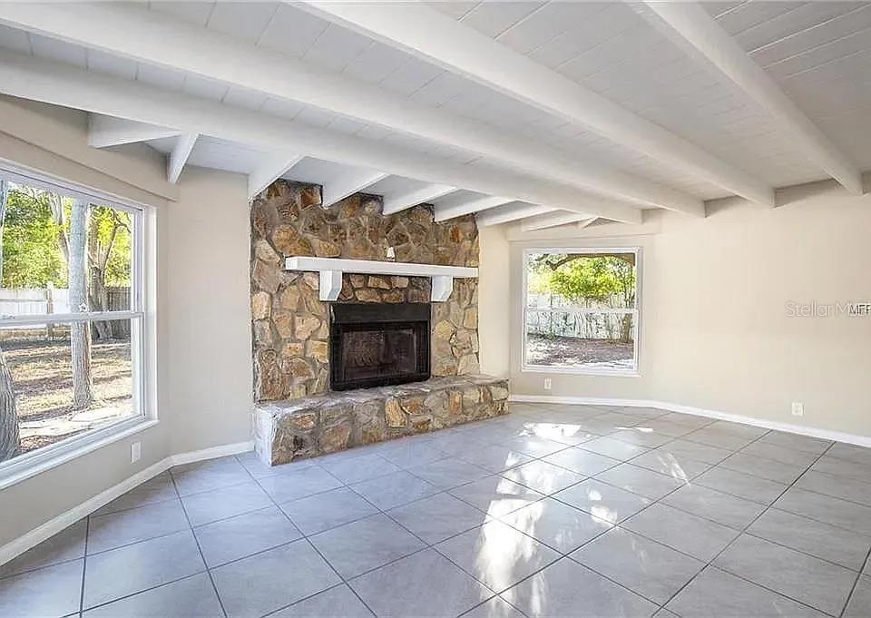 Image 4 of 16 For 622 Myrtle Way S