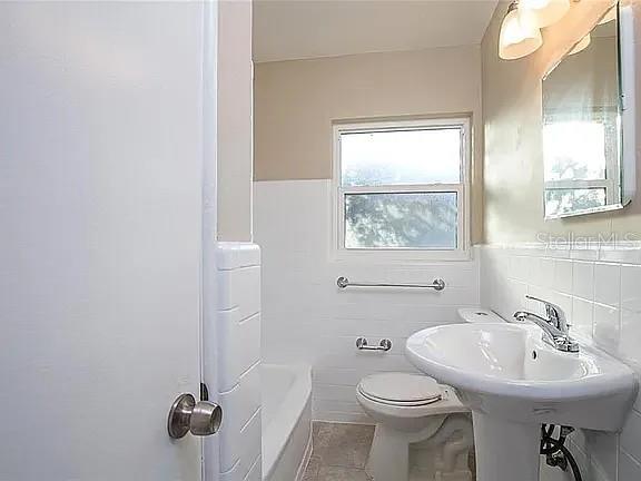 Image 9 of 16 For 622 Myrtle Way S