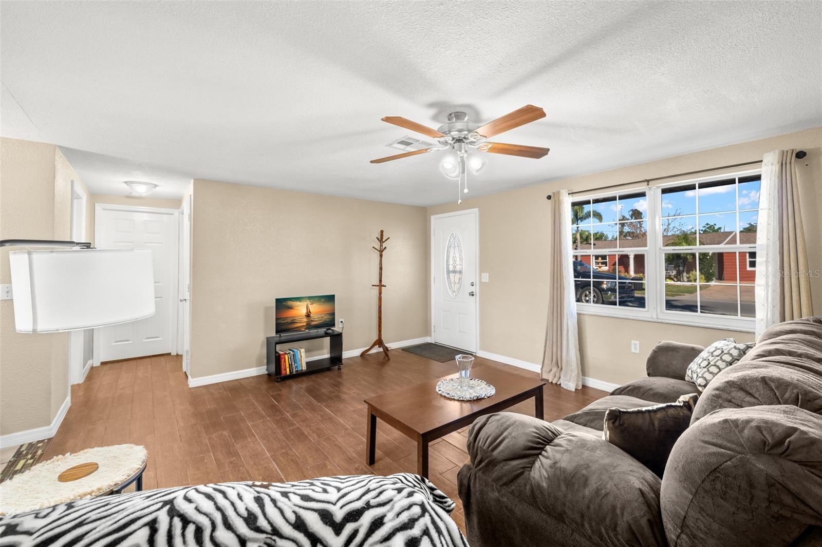 Image 5 of 19 For 4642 Eastwood Lane