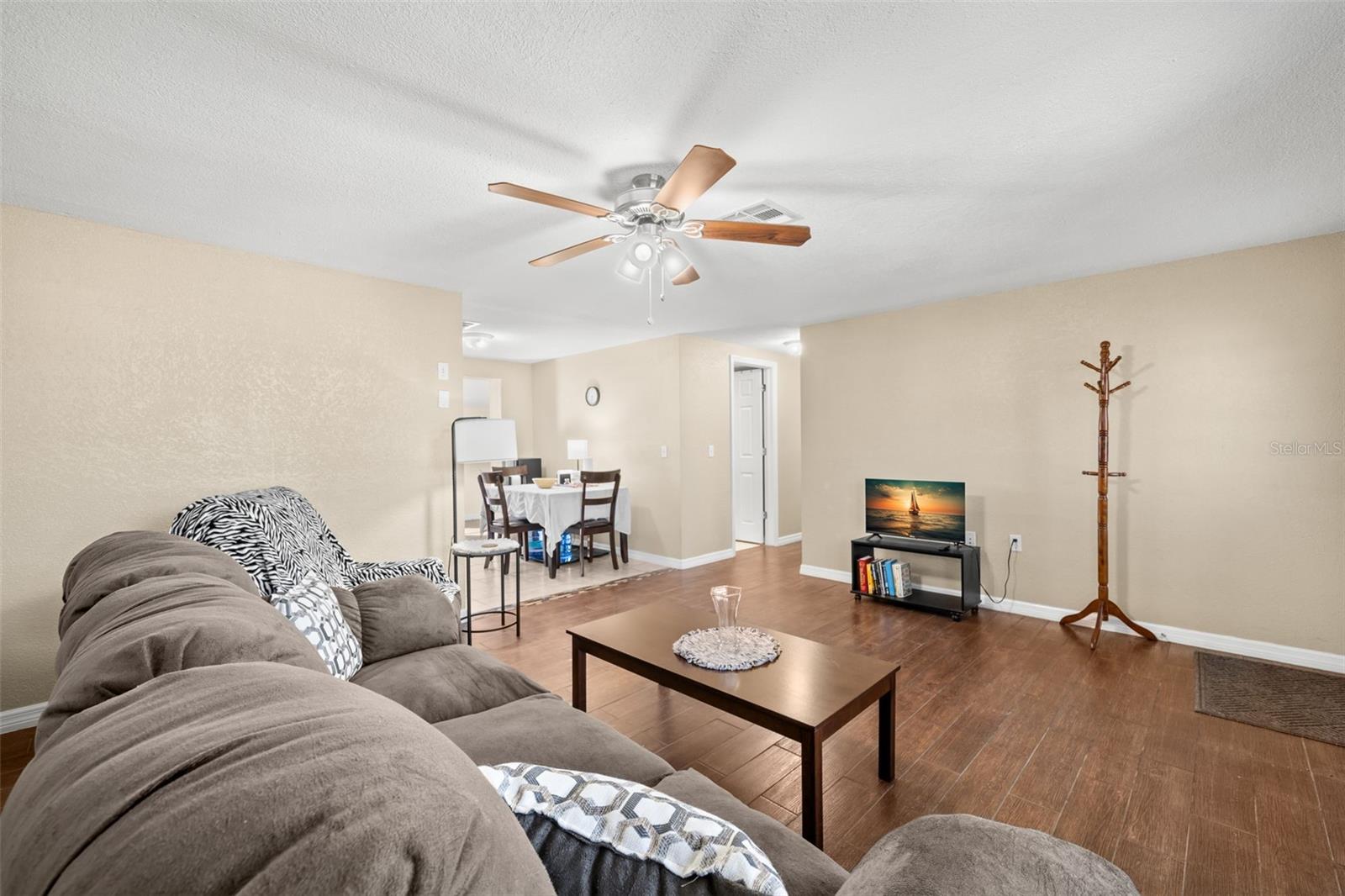 Image 6 of 19 For 4642 Eastwood Lane